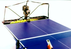 на фото тренажер для настольного тенниса “робот”