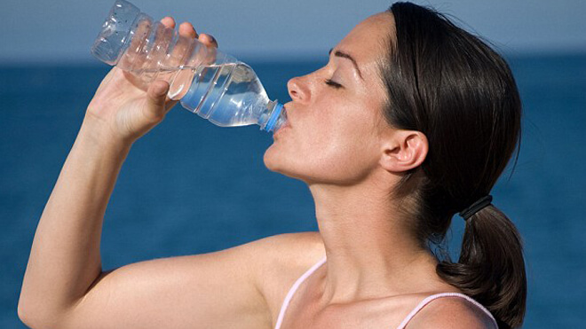 Обязательное употребление воды во время диеты
